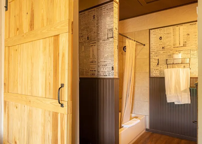 Miners #1 - Two Double Beds And Private Balcony Chalet