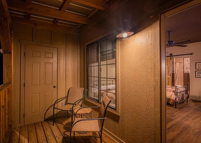 Miners #1 - Two Double Beds And Private Balcony Tombstone