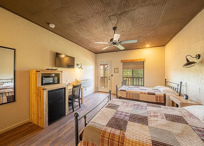 Miners #1 - Two Double Beds And Private Balcony * Tombstone